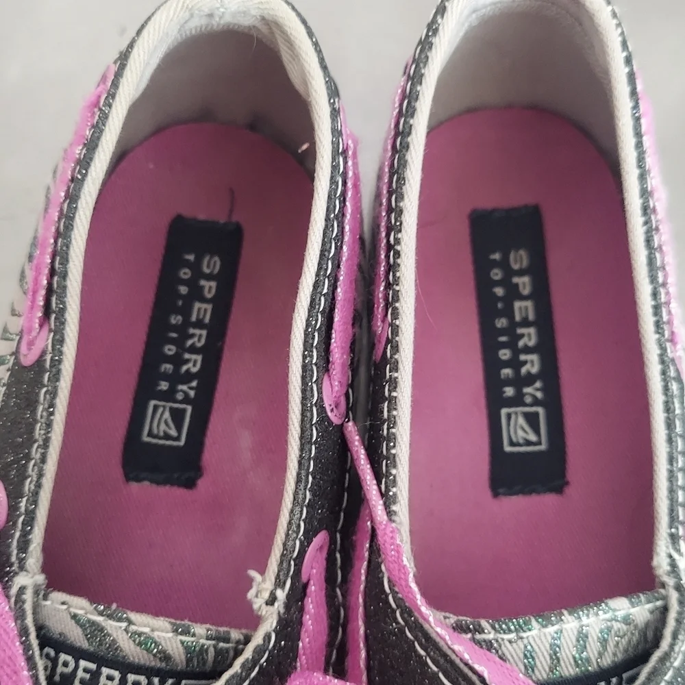 SPERRY Girls Top Side Cruiser Sparkly Finish in a Zebra Grey Pink Colorway Sz 2